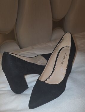 Zigi Soho Black Like Suede Pointed Block Heels Size 7.5 3 Inches Heel